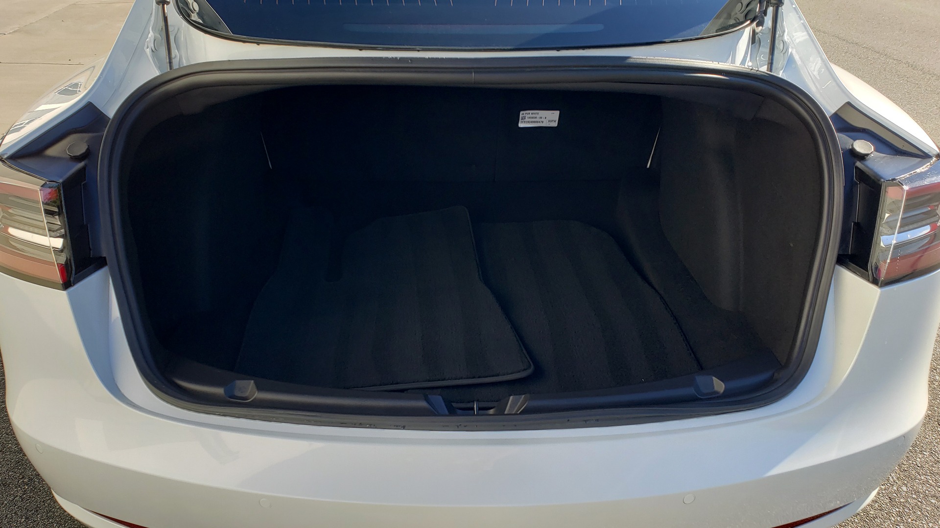 2020 tesla model 3 deals trunk space