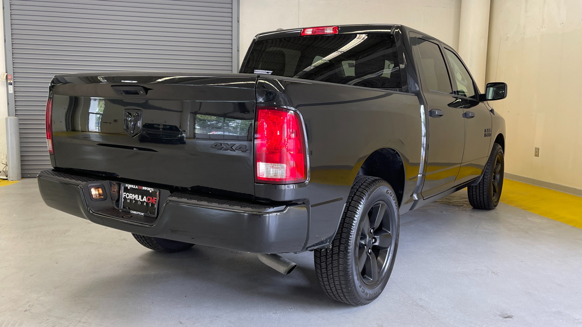 Used 2018 Ram 1500 EXPRESS CREWCAB 4X4 / 3.6L V6 / 8-SPD AUTO