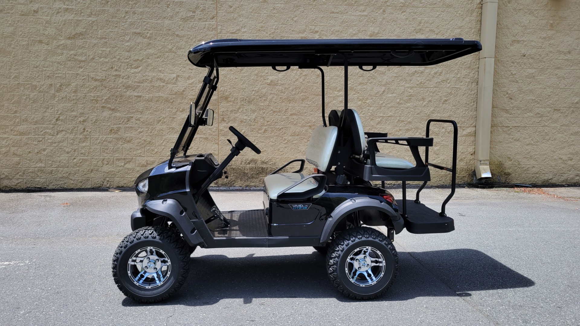 Used 2022 VIVID V4L 4-SEATER LIFTED / 25MPH / 105AH LITHIUM BATTERY ...