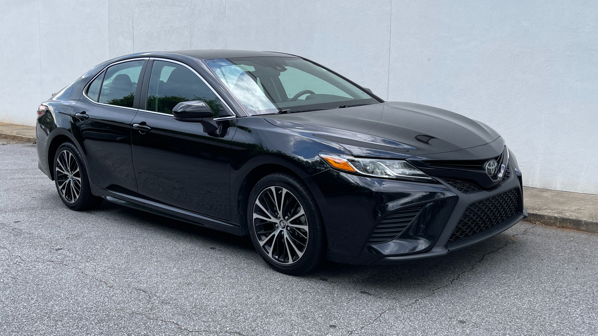 Used 2019 Toyota Camry SE / CHARGE PACKAGE / 8SPD AUTO / 4CYL / RADAR ...