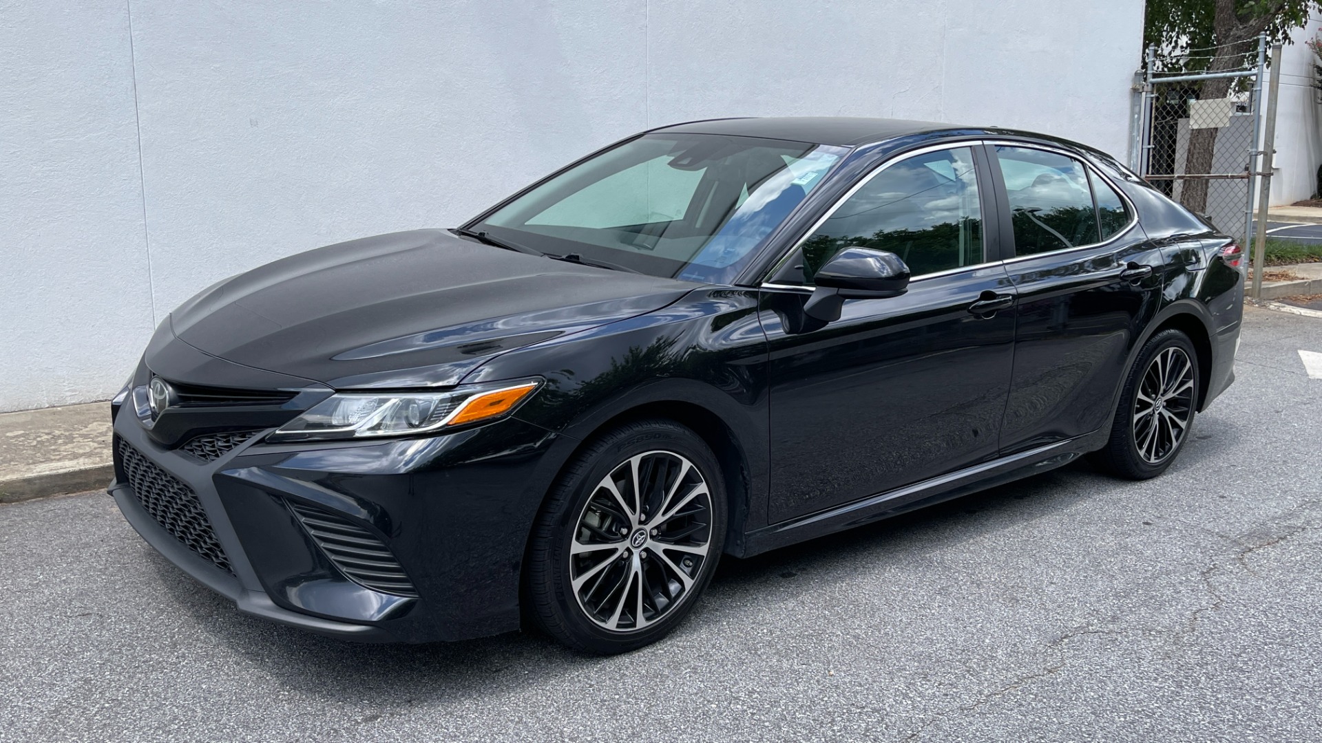 Used 2019 Toyota Camry SE / CHARGE PACKAGE / 8SPD AUTO / 4CYL / RADAR ...