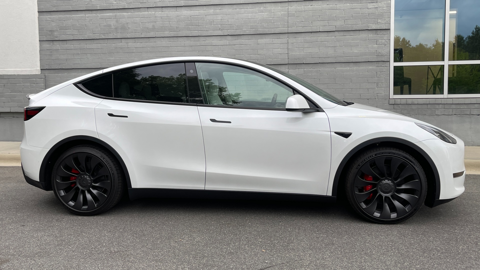 Used 2022 Tesla Model Y PERFORMANCE / DUAL MOTOR / ALL WHEEL DRIVE /  AUTOPILOT / 5 SEATER For Sale ($77,995)