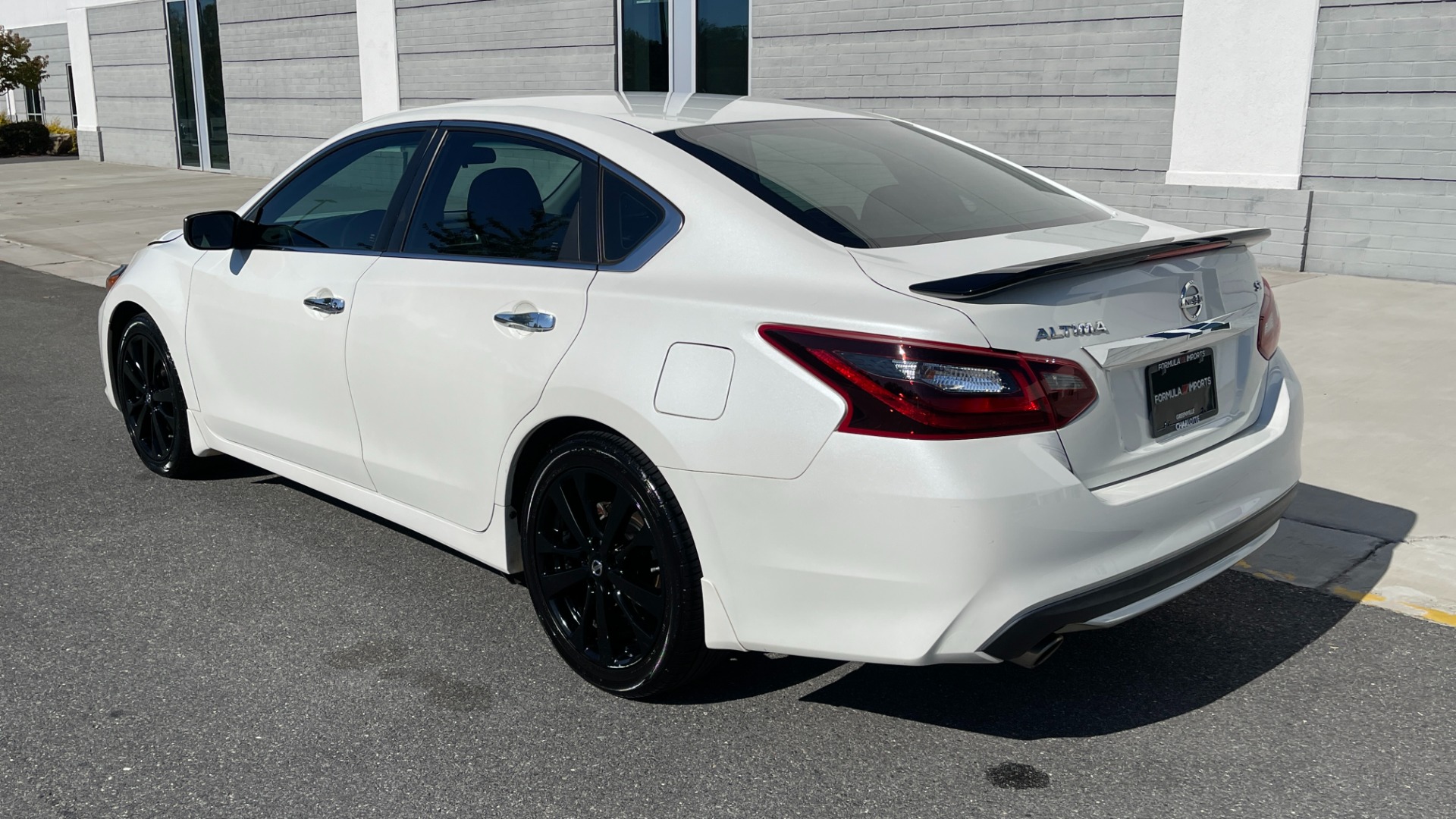 2017 nissan altima midnight edition white