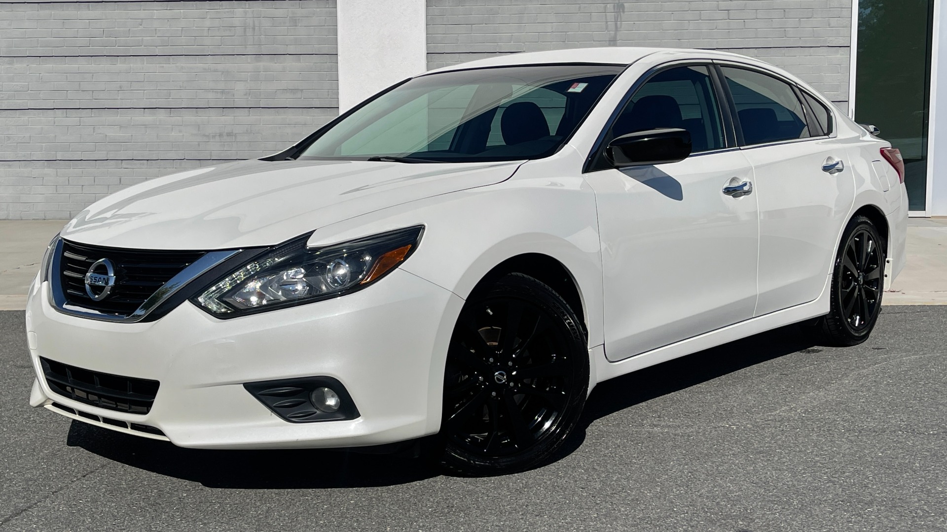 2017 nissan altima sr white