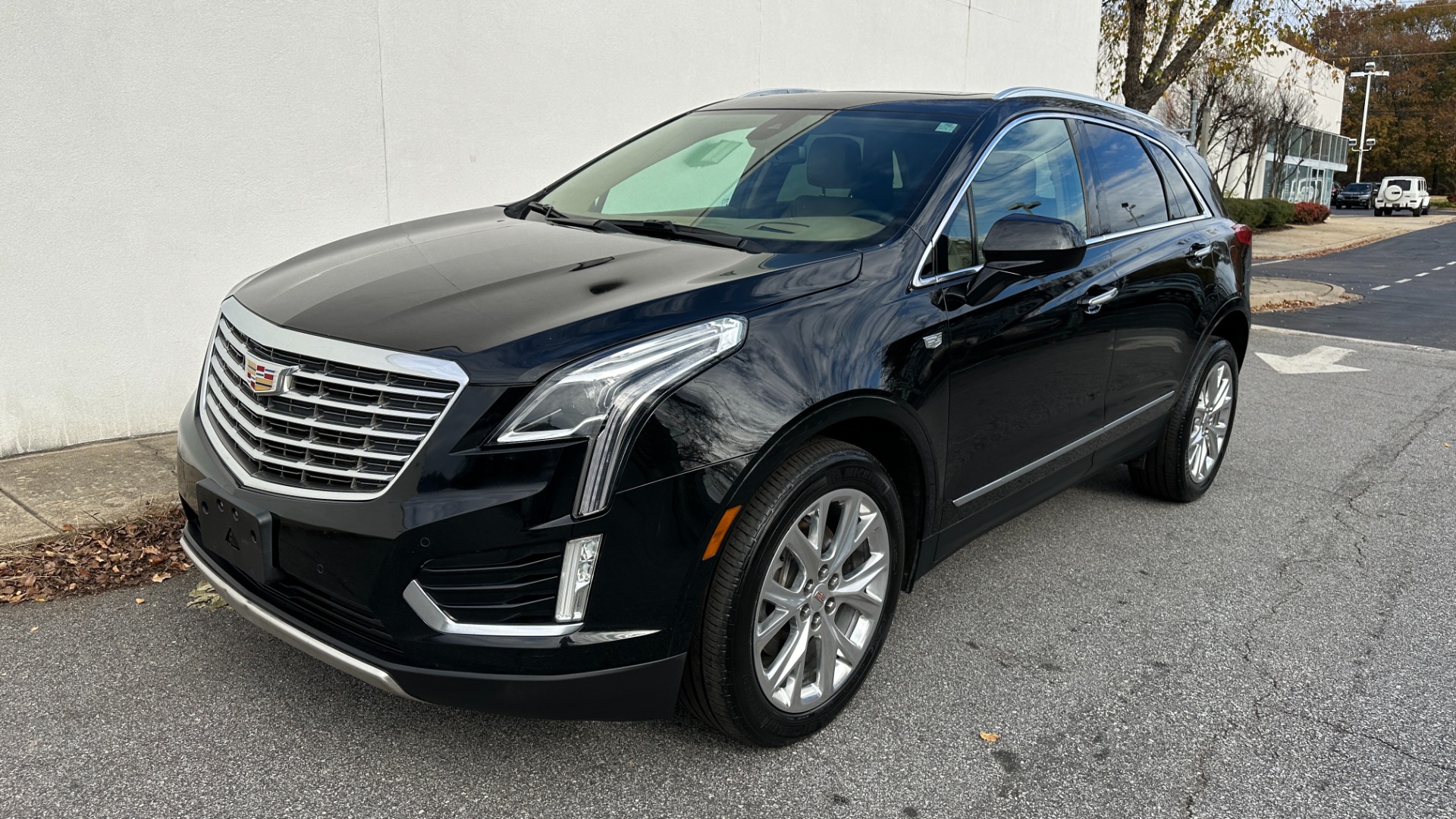 Used 2017 Cadillac XT5 PLATINUM AWD / CRASH ALERT / LANE DEPARTURE ...