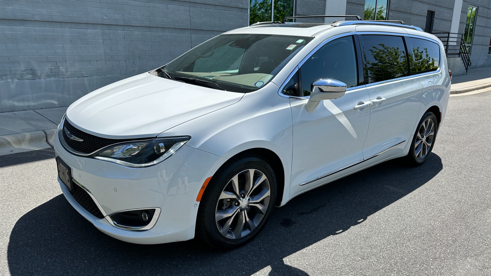 Used 2018 Chrysler Pacifica Limited For Sale ($27,995) | Formula ...