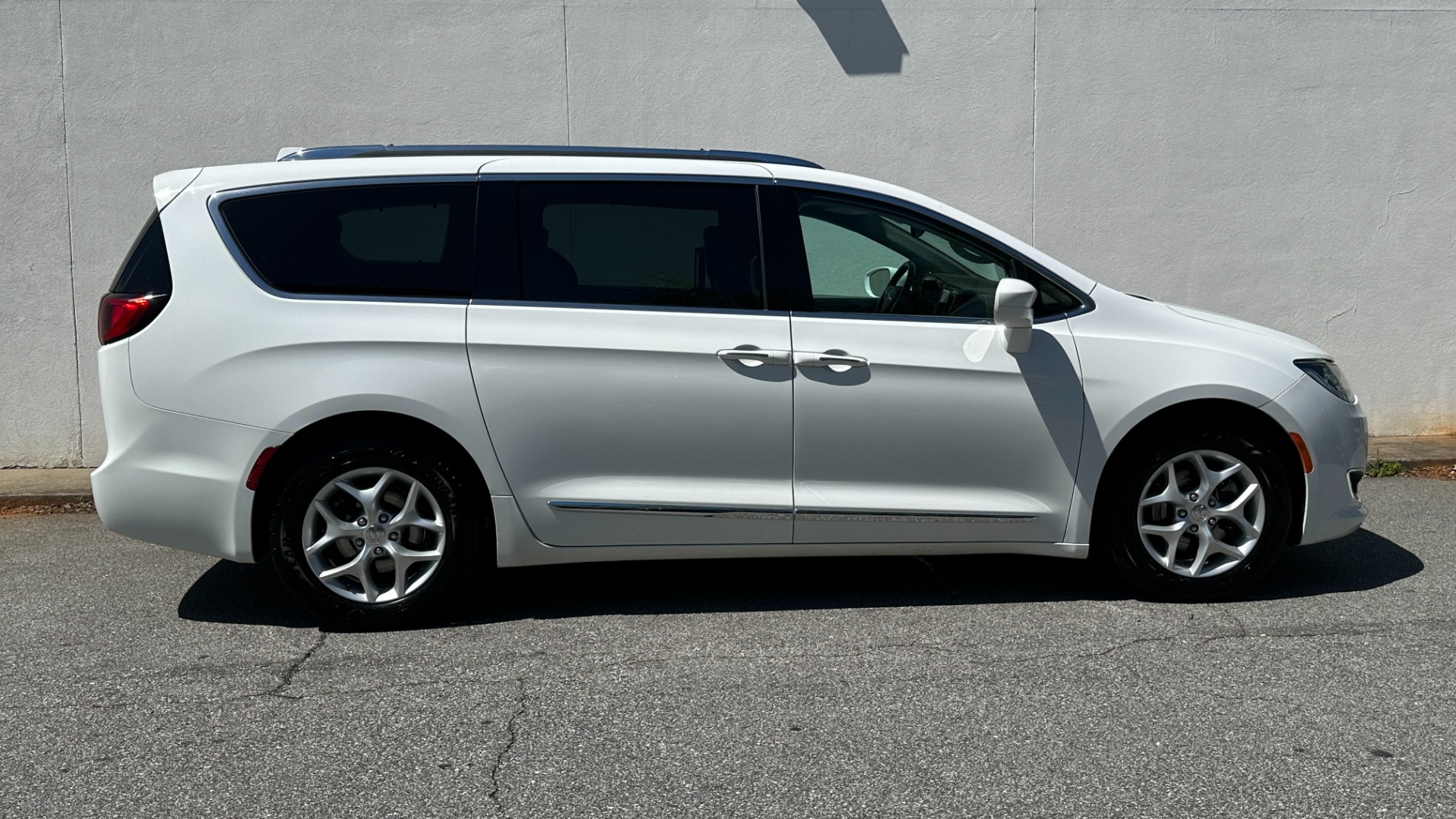 Used 2017 Chrysler Pacifica Touring-L Plus For Sale ($21,995) | Formula ...