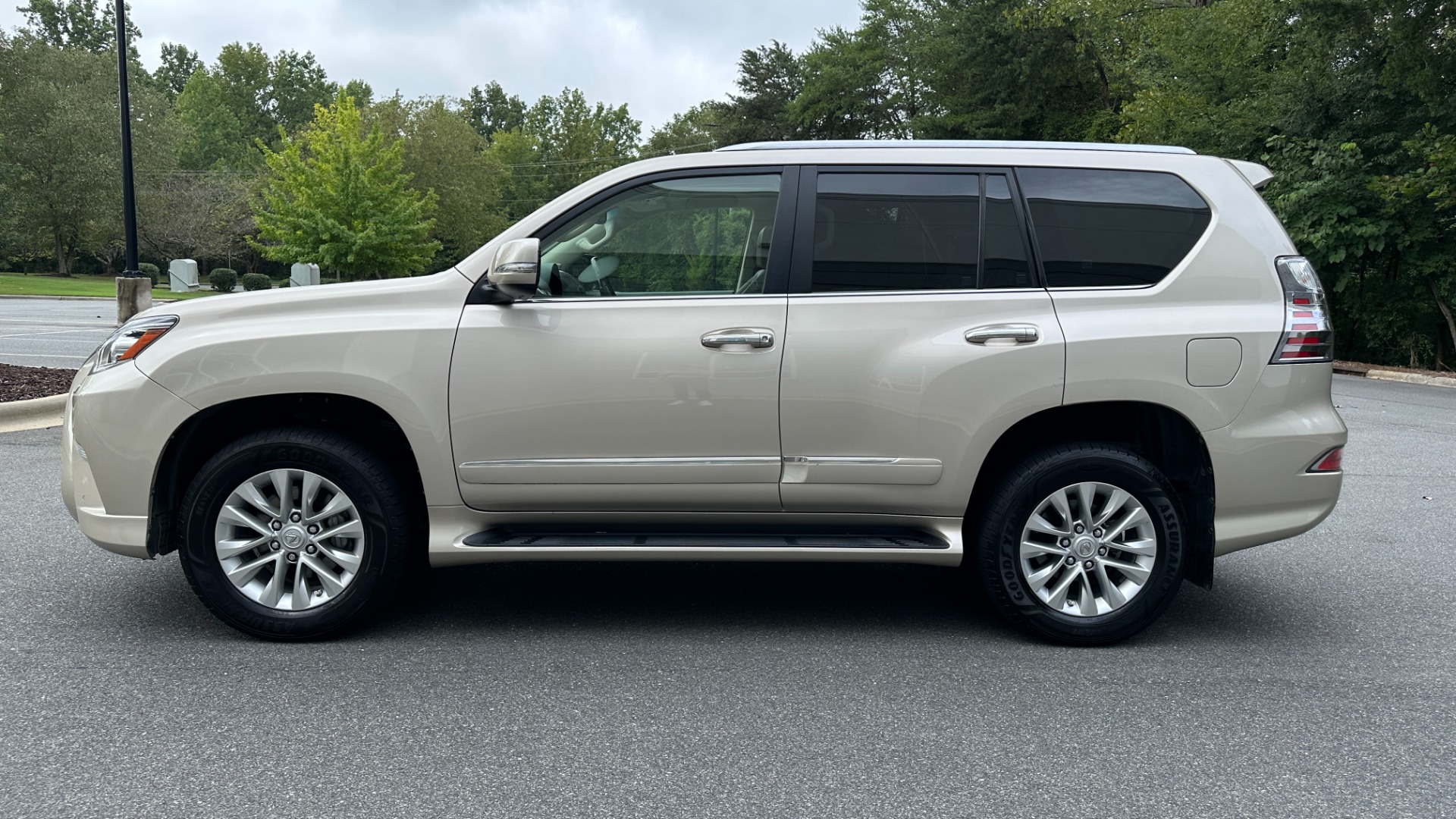 Used 2016 Lexus GX 460 4WD / PREMIUM / BLIND SPOT / TOW HITCH ...