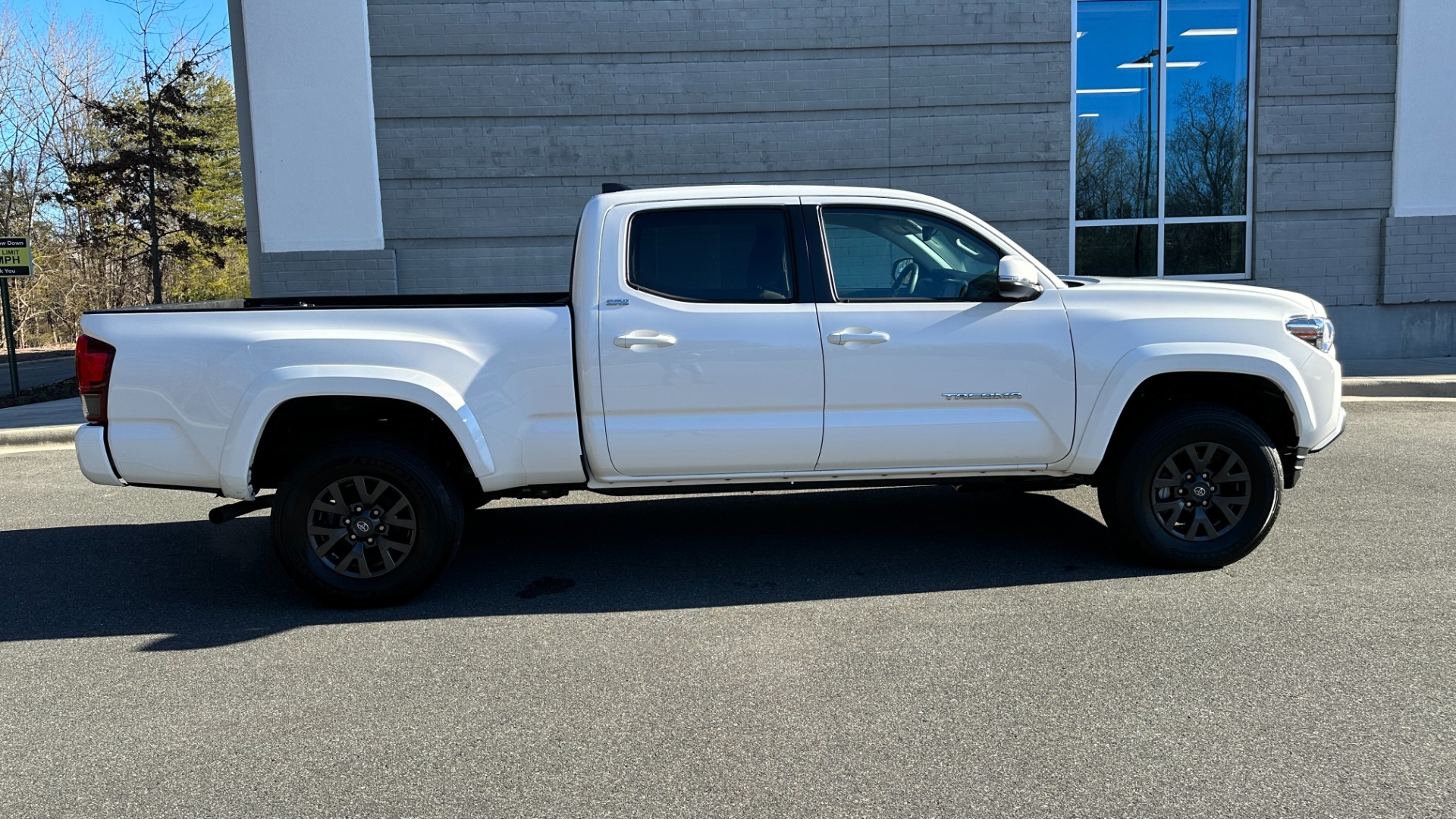 Used 2022 Toyota Tacoma 4WD SR5 / CLOTH / V6 ENGINE / LONG BED / CREW ...